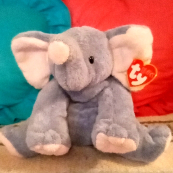 NWT Vintage "WINKS", The Elephant from the TY PLUFFIES COLLECTION. - Picture 1 of 9